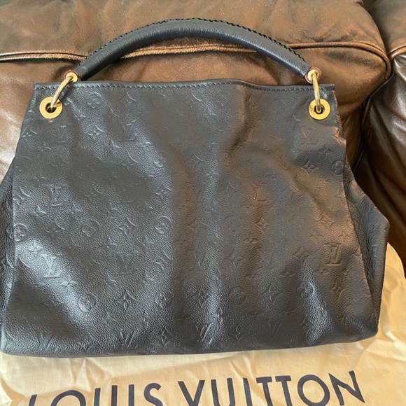 Navy Artsy LV - Picture 10 of 10